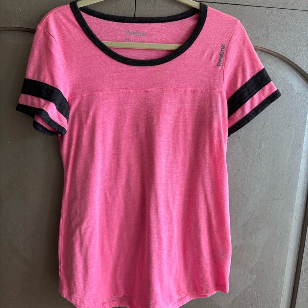 Reebok Pink Short Sleeve T-Shirt tee size M medium women’s